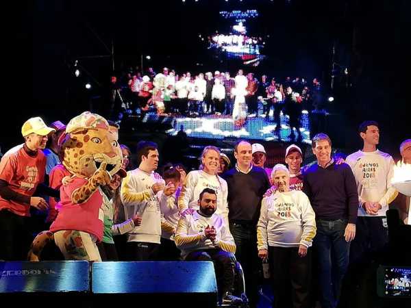 Chely Alarcón  recorrió en Sta Fe portando la llama olimpica ( ver 3 videos )