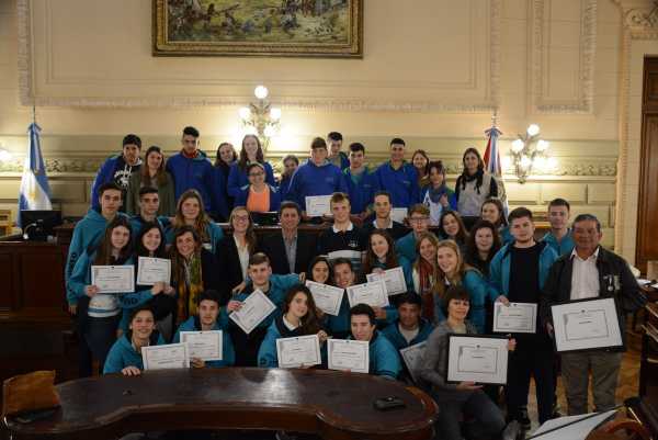 Escuelas de San Jeronimo Norte y Sta Maria Norte estuvieron en Senado Provincial