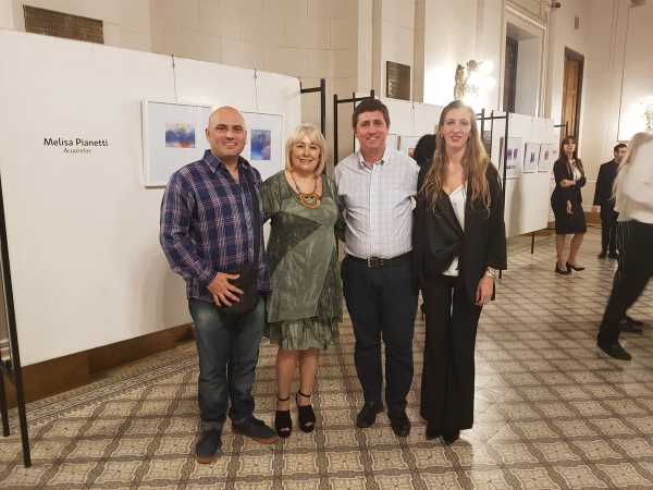  Susana Colombo (mosaiquismo), Estanislao Pagani (fotografía) y Melisa Pianetti (acuarela) exponen en hall Legislatura