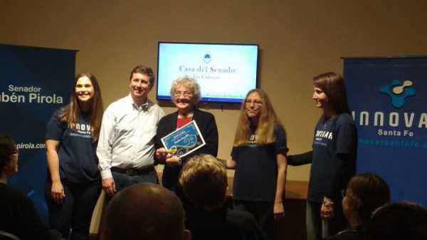 Fundación Innovar entregó certificados de su Taller de Cultura Digital en la Casa del Senado Las Colonias.