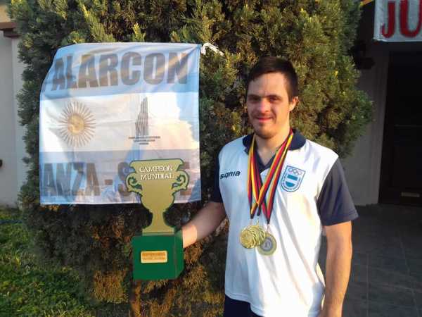 El Gimnasta Juan Alarcón fue reconocido por la Cámara de Diputados de Santa Fe