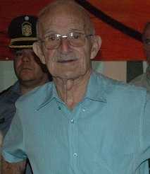  Al cumplirse el primer año del fallecimiento del Socio Honorario Ernesto Nagel Bomberos realizan un homenaje en cementerio