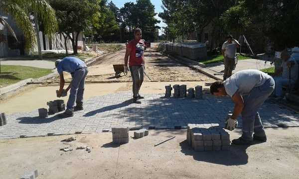  El Gobierno de la Ciudad de Esperanza informa lugares y trabajos que se  desarrollan en el día de hoy para mejorar tu ciudad.