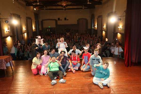 “Azúcar, Pimienta y Corazón” teatro de jóvenes y adolescentes con discapacidad.