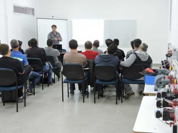 Formación profesional: Curso de Mantenimiento eléctrico industrial