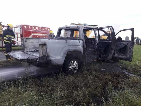 Martes 23/10. Incendio vehicular entre la localidad de Las Tunas y San Jerónimo Norte ( ver 6 fotos)