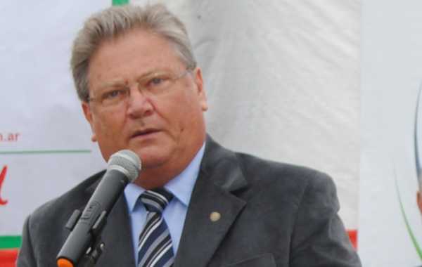 Fascendini entregó aportes a la Escuela 