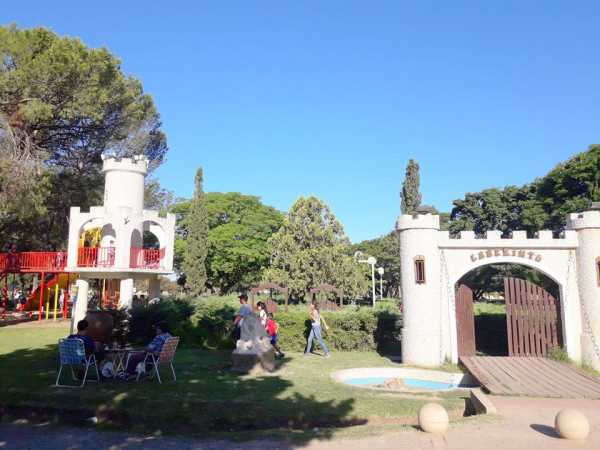 Area de Turismo de municipalidad de Esperanza muestra 30 fotos de el Parque de la Agricultura