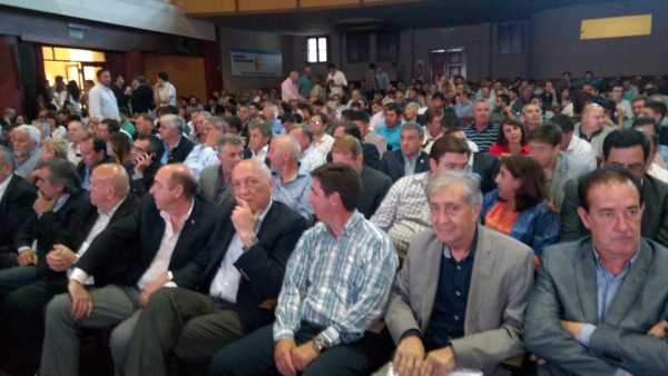 Ruben Pirola junto a Presidentes Comunales e Intendentes de nuestro departamento en el lanzamiento programa de pavimentación y obras complementarias
