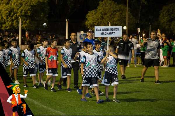 Aqui 40 fotos de la noche inaguración Torneo Infantil 