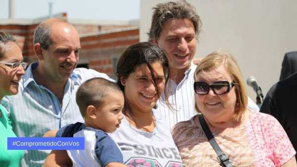 Municipalidad de Esperanza y el  Inmuha entregaron dos viviendas