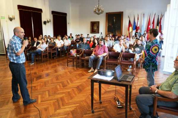 Franconi presentó en el salón Blanco la digitalización de los trámites para la construcción.