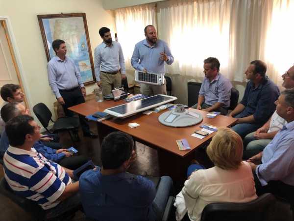 Senador Pirola se reunio  con Presidentes Comunales interesados en la aplicación de energías renovables en espacios públicos de sus localidades.