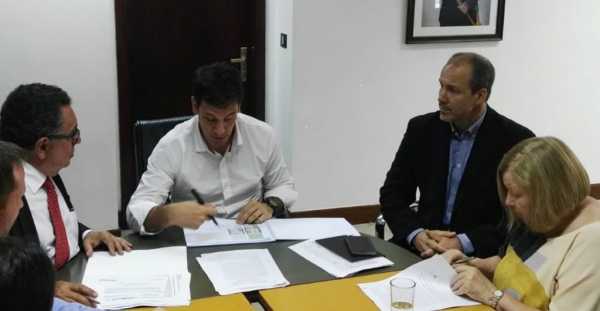 La Intendente de la Ciudad ratificó un acuerdo para la construcción de 120 nuevas viviendas en la ciudad de Esperanza bajo el modelo de Participación Público Privada.