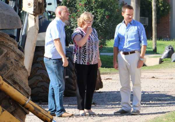 Con enorme apoyo de los vecinos, el equipo del Gobierno de la Ciudad dotará de cloacas a toda Esperanza.