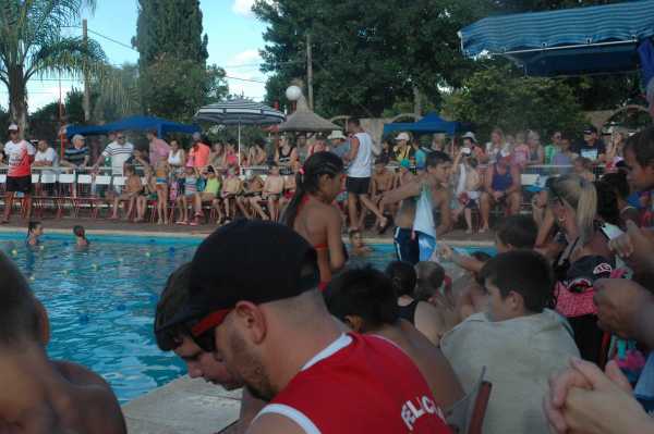 Este sábado se realizó encuentro de natación en el Club Juv Unida de Humboldt (VER 20 FOTOGRAFIAS)