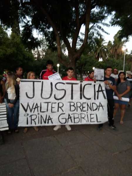 A seis años del Accidente en ruta 70 cerca del Arco ,donde se perdieron 4 vidas ,familiares y amigos realizaron marcha en plaza San Martín reclamando justicia.