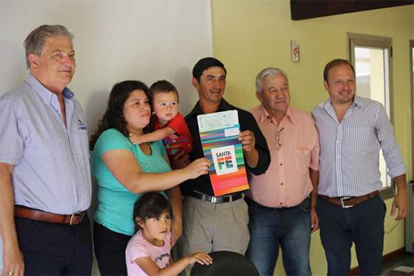 Fascendini entregó viviendas