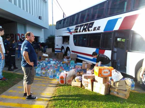 Bomberos Voluntarios  reg 3 saliendo a Reconquista a llevar lo recolectado con dos unidades(ver cantidad evacuados y fotos)