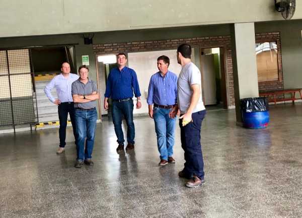  Ruben Pirola se acercó a la Escuela de Enseñanza Técnica 455 de Esperanza