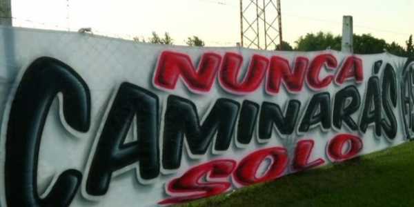 Con aplausos y llantos, una multitud despidió a Emiliano Sala en Progreso