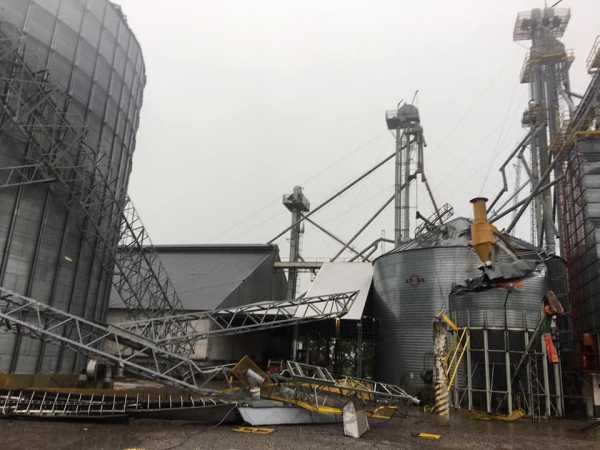 Nuevamente la tormenta destrozó planta silos de AFA HUMBOLDT ( VER 7 FOTOS)