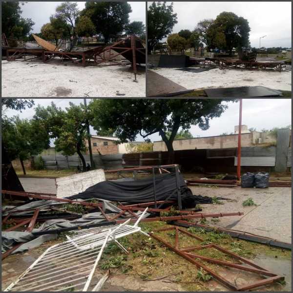 Destrozos donde se realizo los corsos Esperancino sector escenario tras el paso de la tormenta y otros sectores de la ciudad
