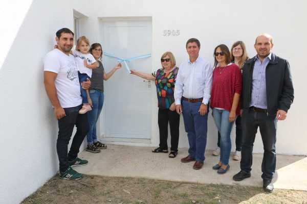 Se entregó una nueva vivienda en el Centro Barrial Los Álamos en Simón de Iriondo y Ercovich 