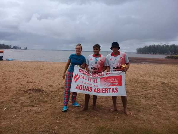 Otra jornada de aguas abiertas destacada actuación de los jovenes de Juv Unida de Humboldt