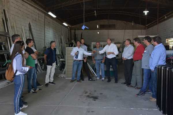 Pirola junto a Omar Perotti hoy recorriendo San Carlos Centro y San Jeronimo Norte