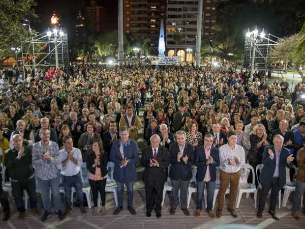 Dijimos que íbamos a hacer 100 obras en la Ciudad de Santa Fe... ¡Y fueron más de 150! El gobernador Miguel Lifschitz las presentó en la Plaza 25 de mayo