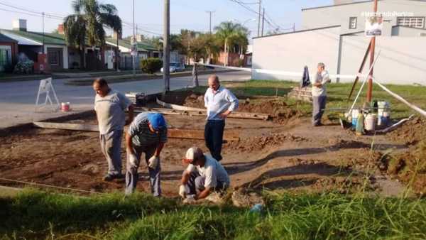 Barrio Oeste  de la ciudad la municipalidad esta realizando obras en aletas de ingreso en calle Hohenfels 