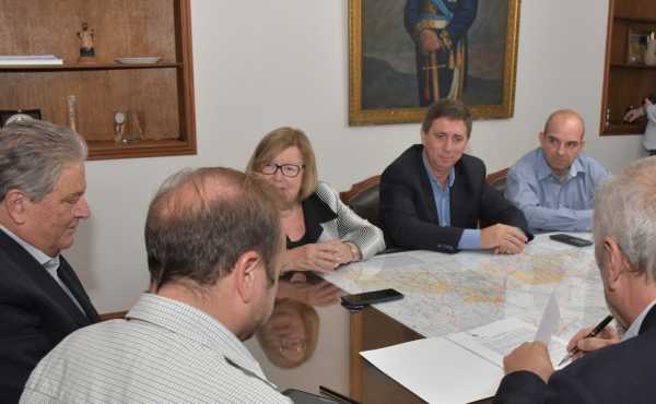 20 nuevas viviendas para la ciudad. La Intendente de la Ciudad y el Secretario de Obras Públicas, Martín Franconi participaron del acto de firma del contrato de adjudicación