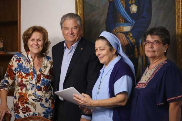 Fascendini entregó subsidios a instituciones 