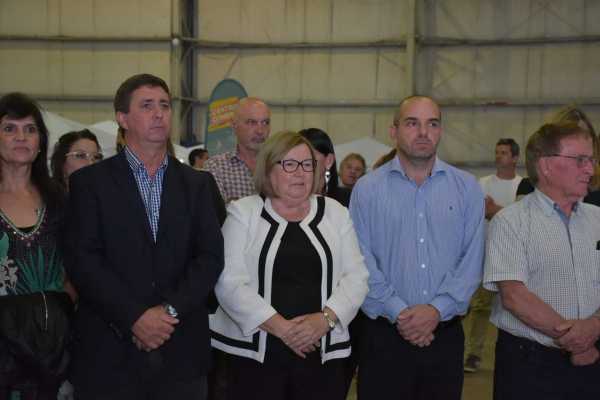 Inaguró paseo de compras en Esperanza