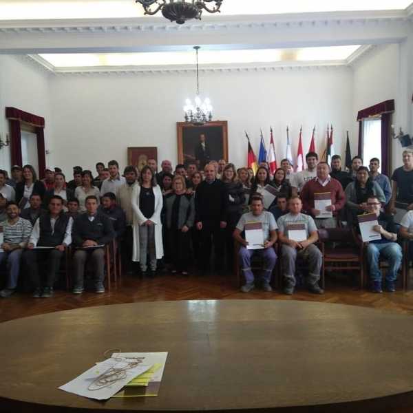 Entrega de Decretos pase a planta permanente, en Salón Blanco Municipal