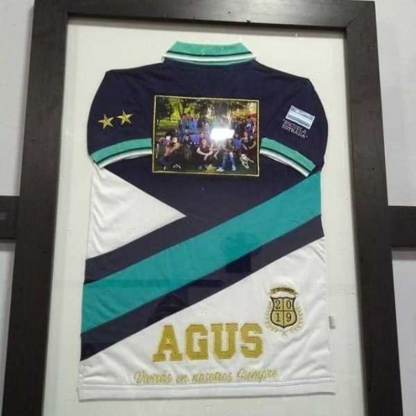 Escuela Nº 2027 José Manuel Estrada ❤Siempre en nosotros❤ Muy emotivo el gesto con los chicos de quinto , Se colgó cuadro en honor a AGUSTINA 