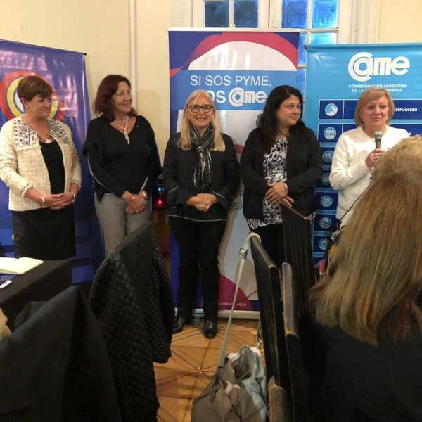 Mujeres Empresarias del CICAE estuvieron en encuentro de mujeres en Santa Fe. 
