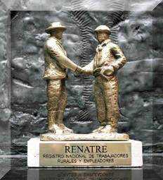 El RENATRE (Registro Nacional de Trabajadores Rurales y Empleadores) firmó un convenio marco de cooperación con el SENASA