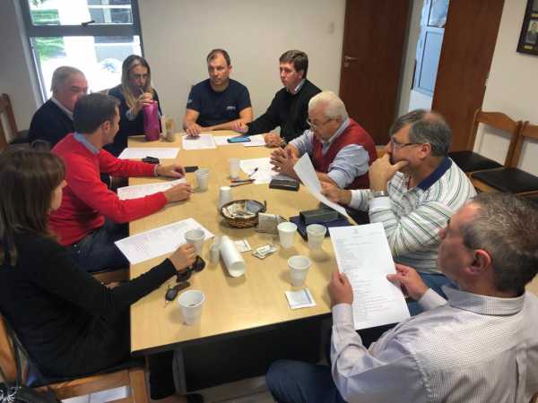 Pirola en Esperanza Reunidos en ACADER trabajando en la evaluación y apoyo de proyectos de emprendedores de LasColonias 