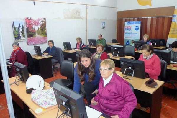 Cursos gratuitos para Adultos Mayores En el Punto Digital de Esperanza