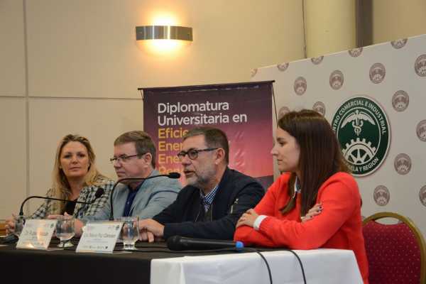 La Universidad Nacional de Rafaela (UNRaf) y el Centro Comercial e Industrial de Rafaela y la Región (CCIRR) realizaron una jornada sobre Eficiencia Energética en la Industria