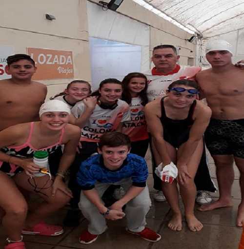 8 nadadores largo aliento llevó Juv Unida de Humboldt a Sunchales con profesor Freddy Zimmermán