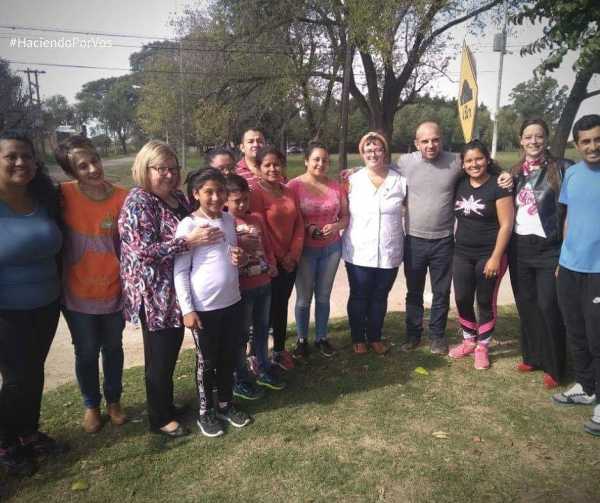 Entrega de veredas comunitarias, porque JUNTOS siempre somos más manifestaban Ana Meiners y Martín Franconi