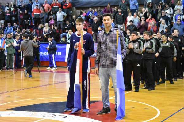Santa Fe ganó a San Luis en basquet U 15  125-41 Carlos Delfino acompaño a los chicos Santafesinos