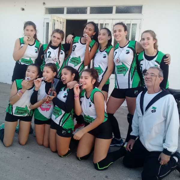 C.A.UNIÓN campeón sub 15 Voley Copa de Bronce en San Carlos Centro 