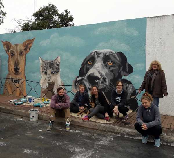 A.E.P.A se concreta en terminal de colectivo un mural alusivo a los animales