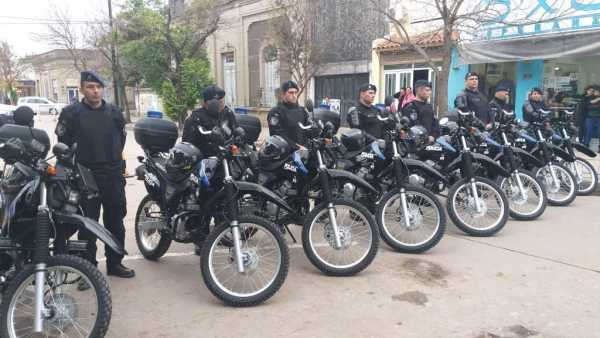 ENTREGA DE NUEVOS MÓVILES POLICIALES para Esperanza y San Carlos Centro