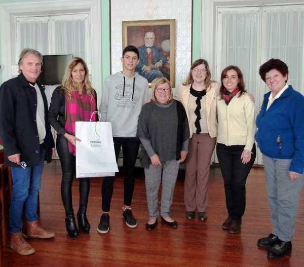Ana María Meiners recibió a destacado joven basquetbolista