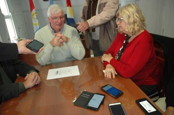  Visitó este mediodia a miembros de la Comisión Comunal de Humboldt presidida por Duilio Rorhmann  la Ministra de Educación, Claudia Balagué 